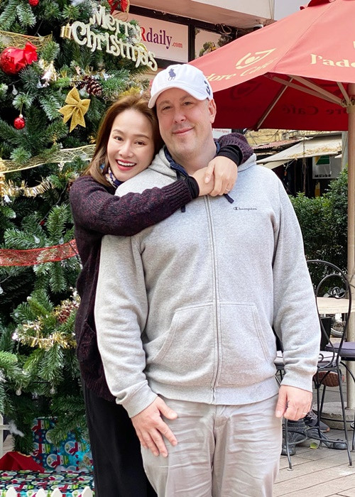 Trước khi đến với Thu Phượng, anh Yvain chưa từng kết hôn hay có con.