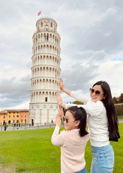 Theo Sức khỏe và đời sống, Mina là em bé Việt duy nhất đến nay đạt điểm tuyệt đối 3 chứng chỉ Cambridge ở 7 tuổi.