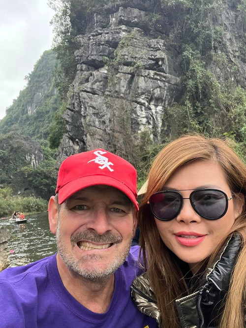 Năm 2018, Ngọc Anh tái hôn. Người chồng thứ hai của cô tên John Gallander là một doanh nhân giàu có hơn Ngọc Anh đến 12 tuổi và đã có con trai riêng. Cả hai quen nhau qua một người bạn. Ảnh: FBNV