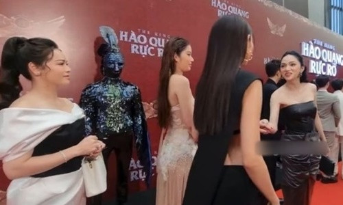 Nhat Kim Anh noi gi khi bi Huong Giang Idol chen hang tham do?