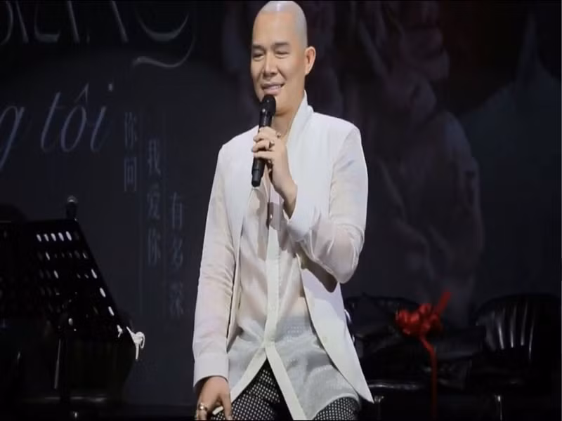 Trong đêm nhạc riêng ngày 28/3 tại TPHCM, Nathan Lee bất ngờ chia sẻ về việc đọ giọng với các đồng nghiệp. Ảnh: Arttimes