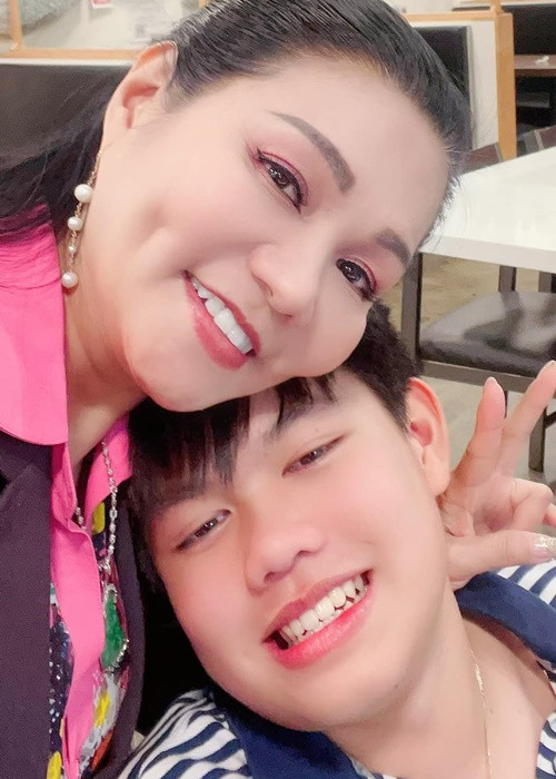 Hà Nam là con trai thứ hai của Ngọc Huyền.