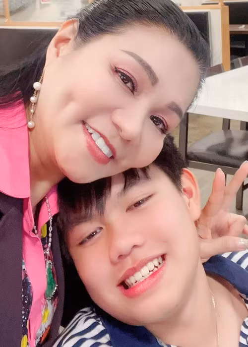 Hà Nam là con trai thứ hai của Ngọc Huyền.