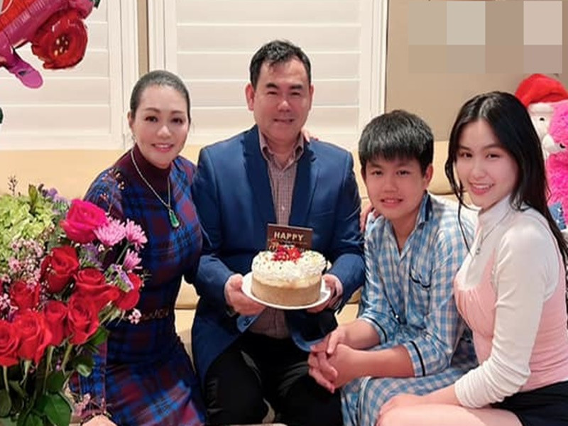 Ngọc Huyền được mẹ chồng yêu thương, chỉ bảo trong chặng đường nghệ thuật. Trên truyền thông, danh ca Thanh Tuyền từng khen Ngọc Huyền giỏi, tự quán xuyến mọi việc.