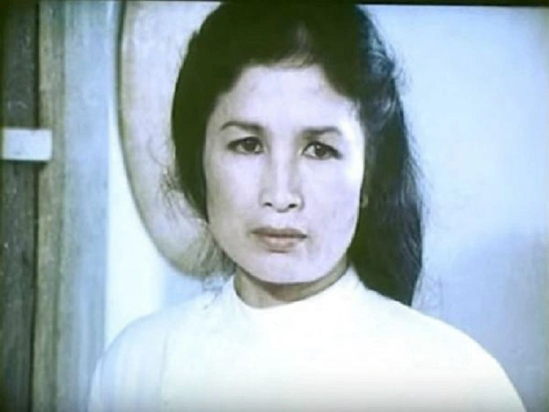 Ngoài “Vĩ tuyến 17 ngày và đêm”, nghệ sĩ Trà Giang còn góp mặt trong các bộ phim "Chị Tư Hậu", "Em bé Hà Nội", "Mối tình đầu". Sau “Dòng sông hoa trắng” năm 1989, bà không đóng phim nữa vì chờ đợi một kịch bản hay và phù hợp. Ảnh: Dân Trí