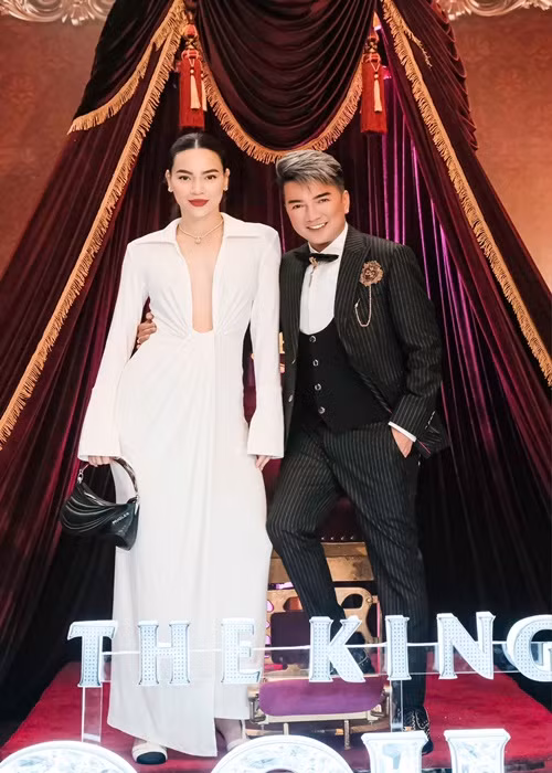 Sự kiện của Đàm Vĩnh Hưng còn có sự tham gia của Hồ Ngọc Hà. Nữ ca sĩ và Lệ Quyên là bạn thân trong nhiều năm nhưng tình bạn này đã tan vỡ. Ảnh: FBNV