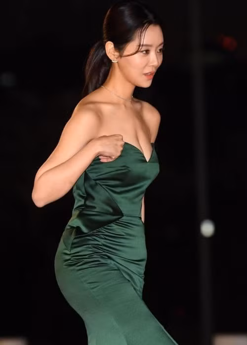 Chiều cao 1m7 cùng đường cong hình thể quyến rũ giúp Cha Joo Young dễ dàng chiếm spotlight của các sao nữ. Ảnh: Osen