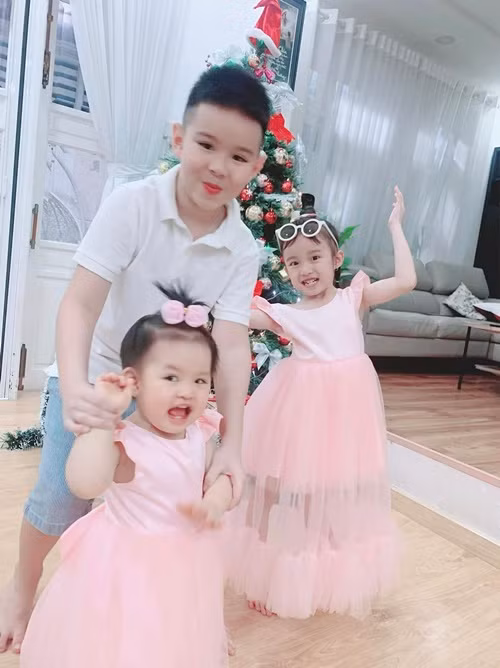 Con trai Vy Oanh ngoan ngoãn, làm gương cho hai em gái.