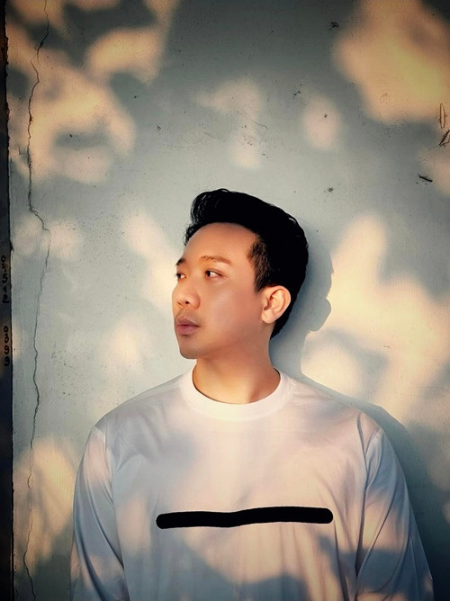 Việc Trấn Thành kể khổ đời nghệ sĩ gây tranh cãi trái chiều. Fan bênh vực nam MC, cho rằng anh mệt mỏi vì những thị phi của nghề. Tuy nhiên, nhiều ý kiến cho rằng Trấn Thành không nên than vãn vì việc trở thành nghệ sĩ là lựa chọn của mỗi người nên phải chấp nhận hai mặt của việc làm nghệ thuật. Ảnh: FBNV