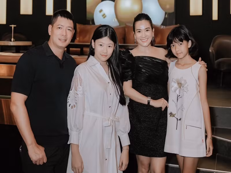 Bà xã hơn tuổi của Bình Minh ngày càng trẻ đẹp.