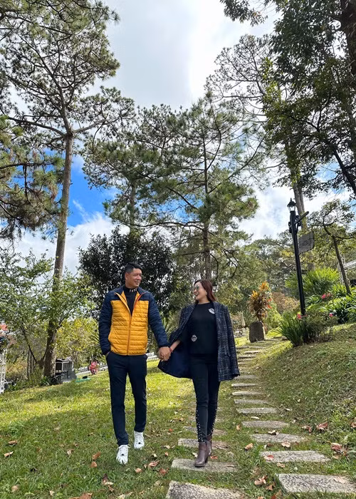 Bình Minh kết hôn đã được 15 năm. Theo năm tháng, tình cảm của nam diễn viên và vợ hơn 4 tuổi không phai nhạt mà lại càng mặn nồng.