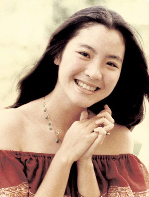 Dương Tử Quỳnh sinh năm 1962, trong một gia đình có cha là luật sư, mẹ là chính trị gia. Năm 4 tuổi, cô bắt đầu học múa ballet. Năm 18 tuổi, trong quá trình tập luyện, cô bị chấn thương cột sống, phải từ bỏ múa ballet. Ảnh: Khám phá