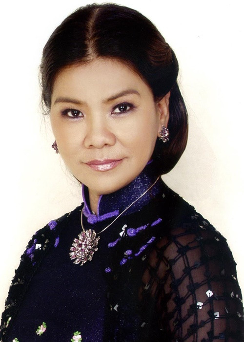 Nghệ sĩ Thanh Hoa sinh năm 1950, tên thật là Nguyễn Thị Thanh. Năm 9 tuổi, bà đoạt giải nhất giọng hát Họa mi của thị xã Hà Đông.