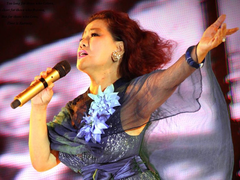 Bà trở thành ca sĩ của Đài phát thanh Giải phóng (còn có tên bí mật là Đài CP-90). Sau đó, nữ nghệ sĩ công tác tại Đài tiếng nói Việt Nam từ năm 1975 và nghỉ hưu năm 2006.