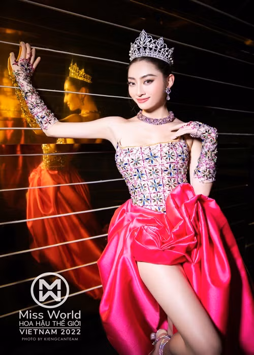 Mỹ nhân đến từ Cao Bằng chấm thi một số cuộc thi nhan sắc như Miss World Vietnam 2022, Duyên dáng Ngoại thương 2022, chung kết Người đẹp Du lịch non nước Cao Bằng 2019, cuộc thi Hoa khôi Press Beauty 2020.