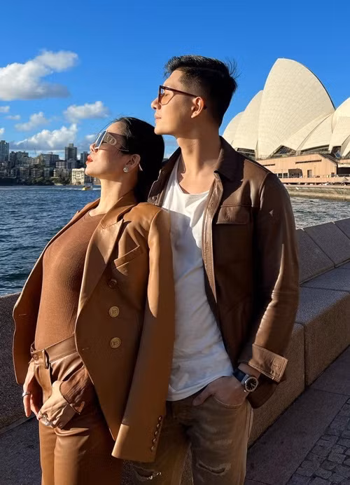 Theo Lệ Quyên, Lâm Bảo Châu học tài chính nên ngoài việc đầu tư riêng công ty cô, anh còn làm phó giám đốc cân đối tài chính thu chi giúp cô.