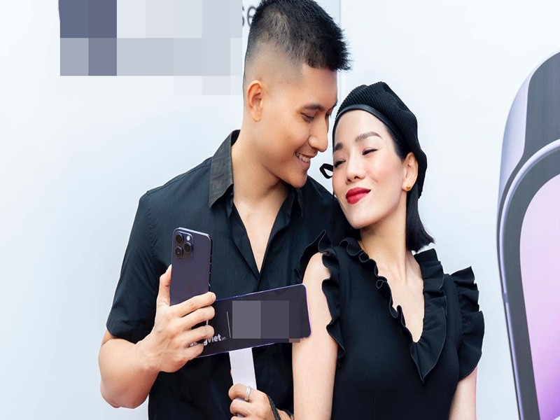 Khi tình trẻ liên tục bị cho rằng yêu vì tiền, Lệ Quyên bày tỏ: "Còn tiền ư? Đâu phải mình mới có tiền? Ngoài kia vạn người nhiều tiền, mình đã là gì mà kể. Nhưng đàn bà, hấp dẫn người đàn ông bởi nhiều thứ lắm. Nhất là theo năm tháng, vô vị thì chả có gì cứu nổi. Đàn ông cũng vậy...".