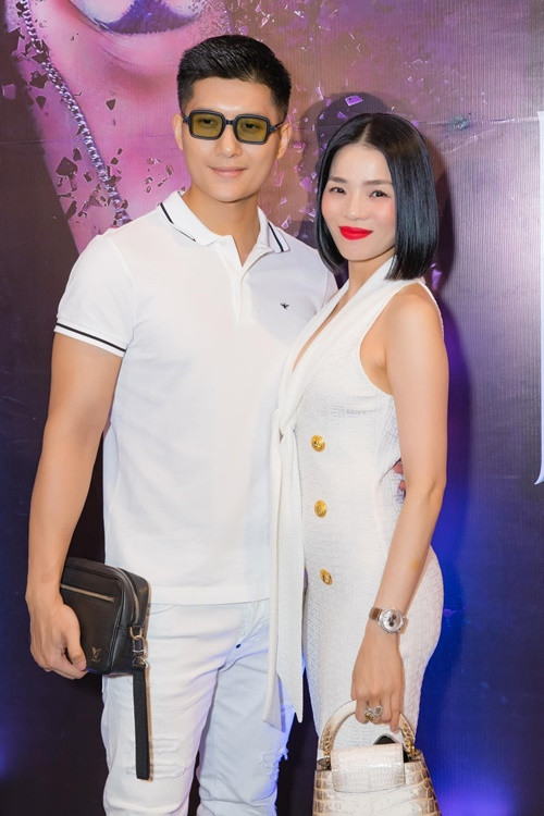 Tháng 6/2021 khi antifan bình luận Lâm Bảo Châu yêu Lệ Quyên vì tiền, nữ ca sĩ đáp trả: "Với một cái đầu bệnh hoạn và bẩn thỉu thì sẽ nghĩ ra nhiều thứ rẻ tiền vậy đó... Nếu hạnh phúc của người khác khiến bạn đau lòng và ngứa mắt đến thế, thì đành để bạn tự hưởng sự căm hận đó mà sống nha...".