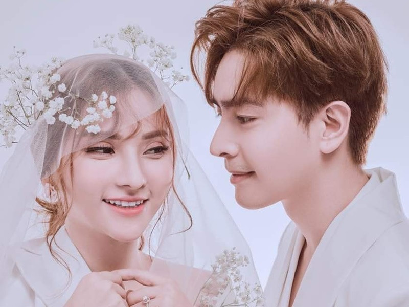 Xem clip Thu Thủy chia sẻ về cuộc sống, Kin Nguyễn thấy đồng cảm, muốn động viên an ủi nên đã gửi tin nhắn được kết bạn trên Facebook. Sau hơn 1 tháng nhắn tin, gọi điện, cả hai có cuộc hẹn đầu tiên. Ảnh: FBNV