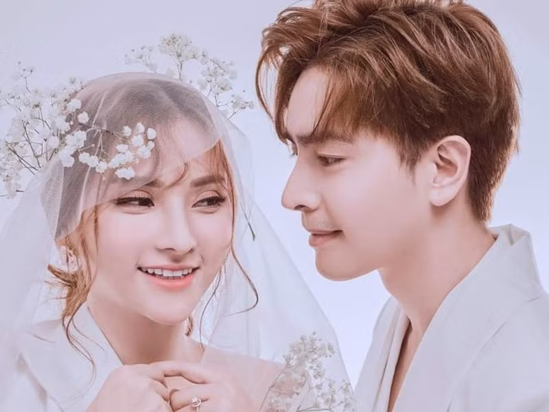 Xem clip Thu Thủy chia sẻ về cuộc sống, Kin Nguyễn thấy đồng cảm, muốn động viên an ủi nên đã gửi tin nhắn được kết bạn trên Facebook. Sau hơn 1 tháng nhắn tin, gọi điện, cả hai có cuộc hẹn đầu tiên. Ảnh: FBNV