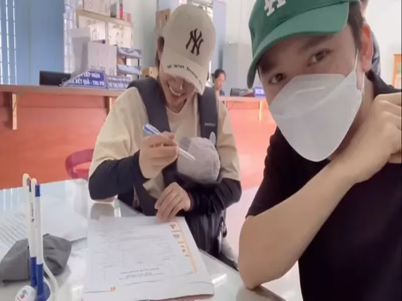 Cuoc song cua Phan Manh Quynh ben vo hot girl