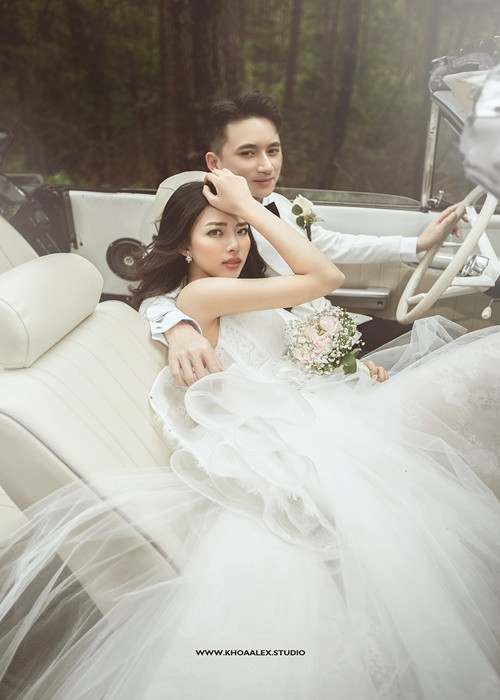 Vợ chồng Phan Mạnh Quỳnh công khai chuyện tình cảm năm 2016. Năm 2021, cả hai tổ chức đám cưới sau 1 năm hoãn hôn lễ vì dịch bệnh. Ảnh: FBNV