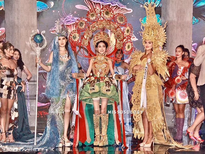 Trang phục môi trường của Thanh Hà mang tên “Hồn nước”, tạo tác 12 con rối từ nghệ thuật múa rối nước độc đáo của Việt Nam. Ảnh: Missosology