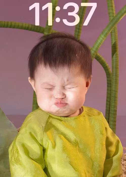 Nữ diễn viên phim "Thiên thần hộ mệnh" đăng tải nhiều hình ảnh "dìm hàng" con gái.