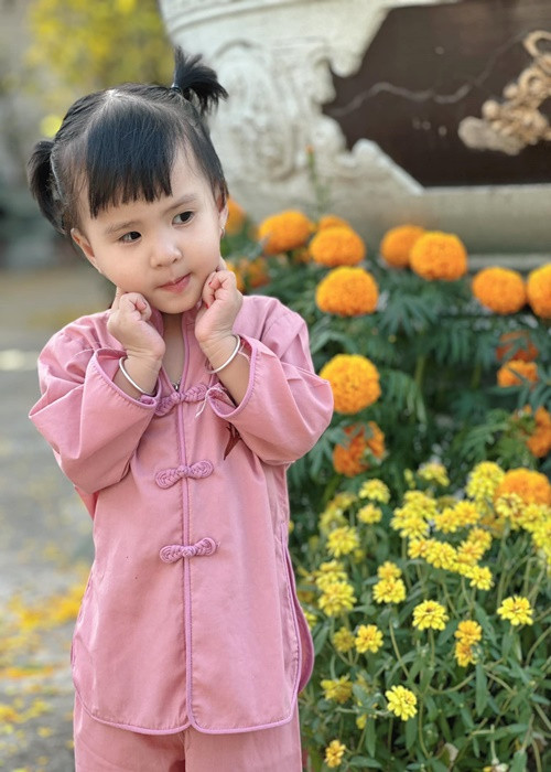 Con gái của Thiên An khiến fan mê tít còn bởi những biểu cảm đáng yêu.