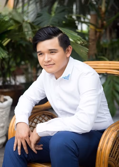  Võ Thanh Hòa sinh tra trong gia đình có truyền thống nghệ thuật, cha là diễn viên Võ Thanh Phong, mẹ là biên kịch Huỳnh Thanh Diệu. Năm 9 tuổi, anh đóng phim đầu tay “Hương dẻ”. Ảnh: Thế giới điện ảnh