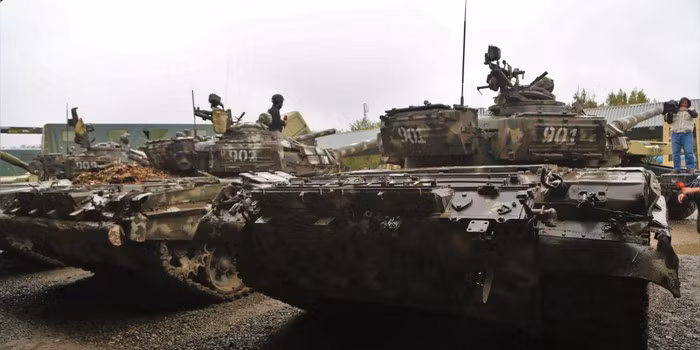 “Đúng hơn là các bộ chỉ huy không hiểu tầm quan trọng của xe tăng trong tác chiến hiện đại,” chuyên gia này nhận định. Ngoài việc tăng cường hệ thống bảo vệ, cần phải tạo ra các phương tiện mới để hỗ trợ chúng, chẳng hạn như UAV, ông Perendzhiev tin tưởng.