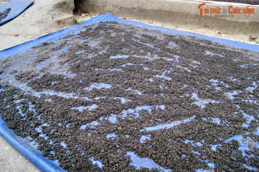 Nhờ nguồn tài nguyên phong phú với các khoảng sản giá trị cao như vàng, mangan, thiếc, vonfram… và các khai trường, hầm mỏ do Pháp để lại, Cao Bằng được Trung ương định hướng tập trung vào ngành công nghiệp khai khoáng luyện kim màu. Ảnh: Thiếc sa khoáng được khai thác từ mỏ thiếc Tĩnh Túc.