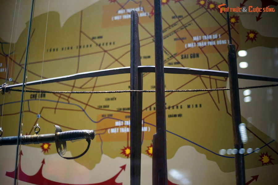 Nỏ của đồng bào dân tộc thiểu số ở Phan Thiết: Sử dụng trong cuộc kháng chiến chống Pháp.