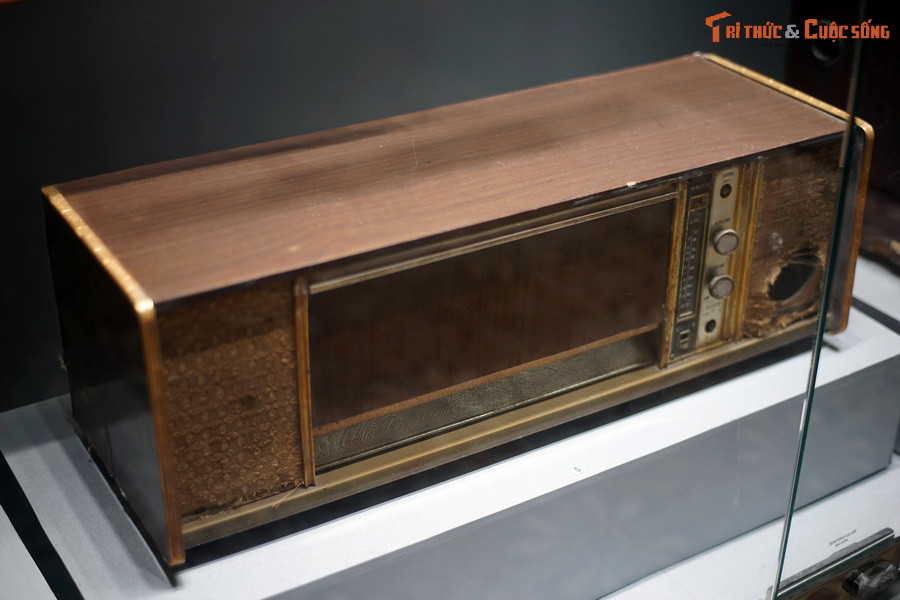 Radio hiệu Sonyo: Hiện vật của Đài phát thanh Tiếng nói Nam Bộ, sử dụng trong giai đoạn 1947-1954.