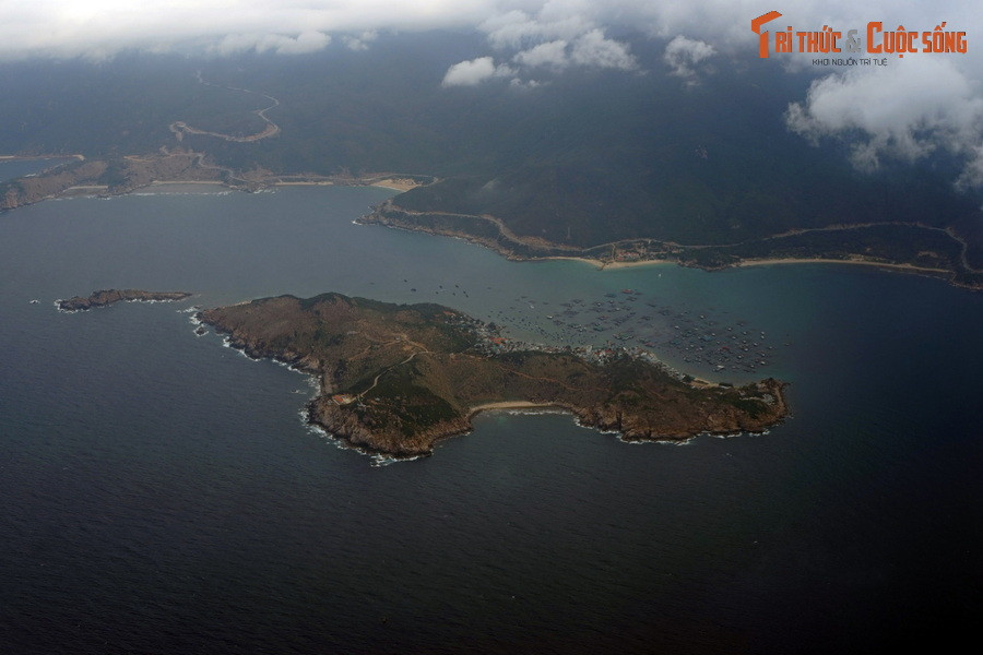 Toàn cảnh đảo Bình Hưng, thuộc xã đảo Cam Bình, thành phố Cam Ranh.