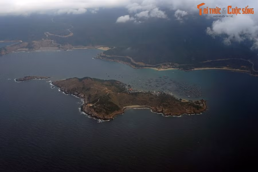 Toàn cảnh đảo Bình Hưng, thuộc xã đảo Cam Bình, thành phố Cam Ranh.