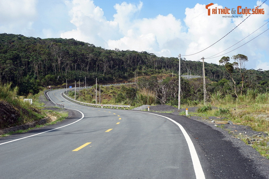 Với chiều dài 29 km, đây cũng là một trong những tuyến đường đèo dài nhất Việt Nam.