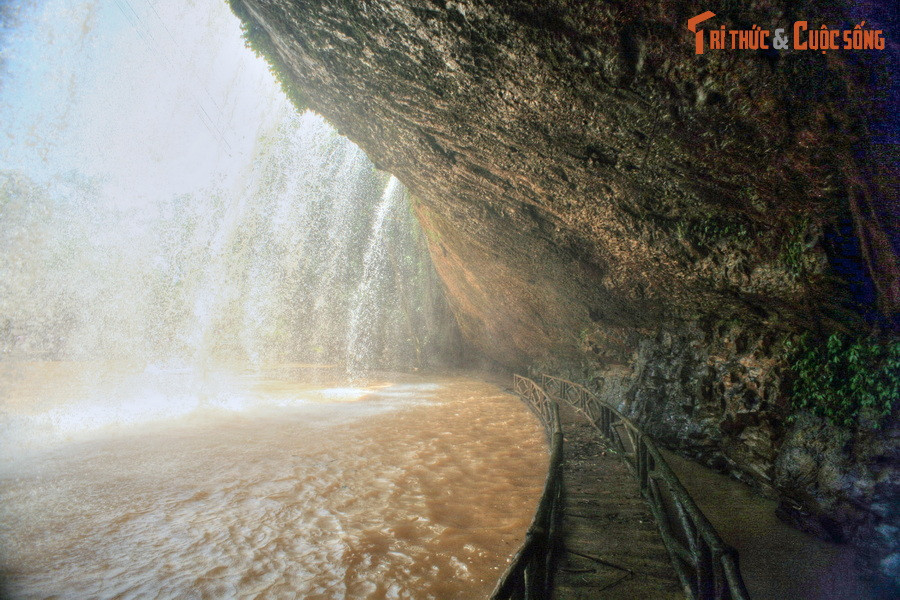 Tên gọi Prenn của thác nước xuất phát từ cái tên "Prềnh" - tiếng K’Ho có nghĩa là “cà đắng”. Sau khi khám phá ra vùng đất này, người Pháp ghi chép tên địa danh "Prềnh" thành “Prenn”.