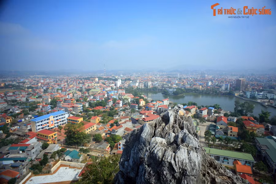 Ngày nay, những đỉnh núi ở thành nhà Mạc là điểm lý tưởng để chiêm ngưỡng toàn cảnh thành phố Lạng Sơn và khu vực lân cận.