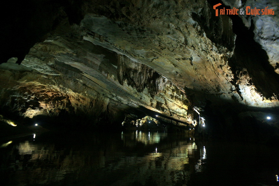  6. Quảng Bình. Nằm ở khu vực Bắc Trung Bộ, tỉnh Quảng Bình được cả thế giới biết đến nhờ Di sản thiên nhiên thế giới Vườn quốc gia Phong Nha - Kẻ Bảng. Nơi đây sở hữu hệ thống hang động khổng lồ, trong đó động Sơn Đoòng được công nhận là hang động tự nhiên lớn nhất thế giới.