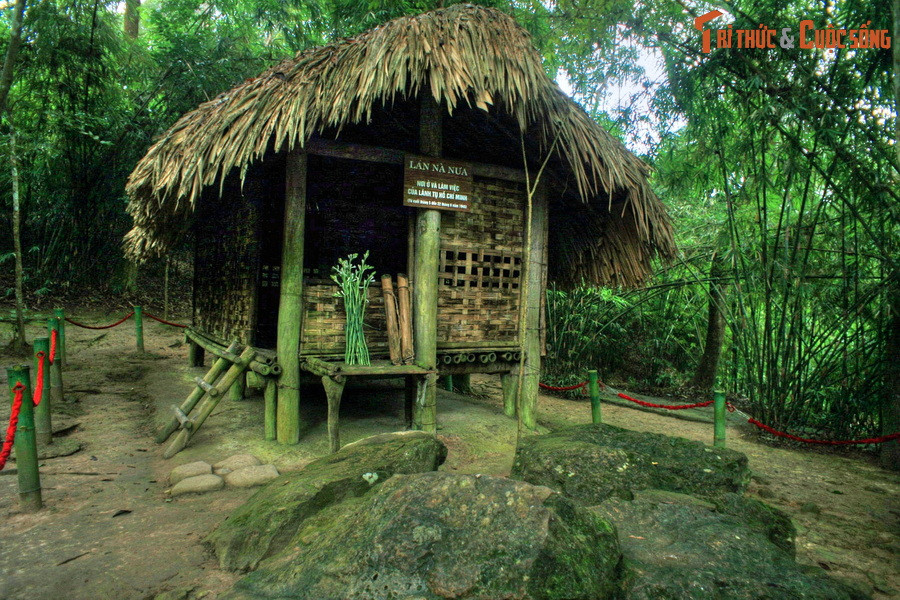 Lán được đơn vị giải phóng quân dựng bằng tre theo kiểu nửa sàn, nửa đất của đồng bào dân tộc miền núi, dưới các đám cây rậm rạp để đảm bảo bí mật cũng như đáp ứng được yêu cầu của Bác đề ra: “Gần nước, gần dân, xa đường quốc lộ, thuận đường tiến, tiện đường thoái”.