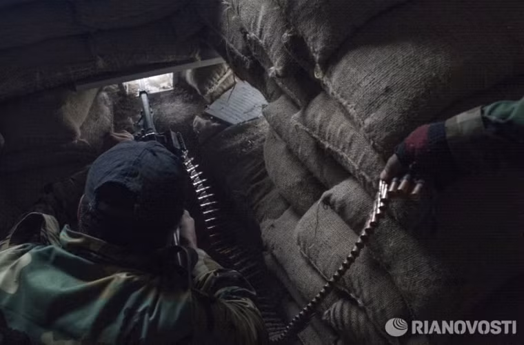 Sẵn sàng bắn mọi mối đe dọa tấn công sân bay.