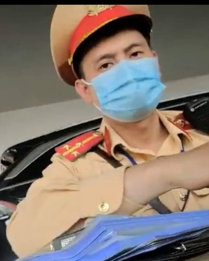 Doi CSGT so 3 bao cao Phong CSGT Ha Noi vu can bo bi to tieu cuc