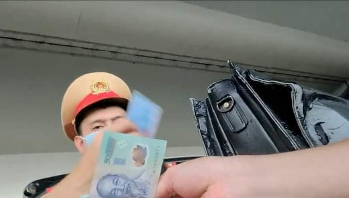 Doi CSGT so 3 bao cao Phong CSGT Ha Noi vu can bo bi to tieu cuc-Hinh-2