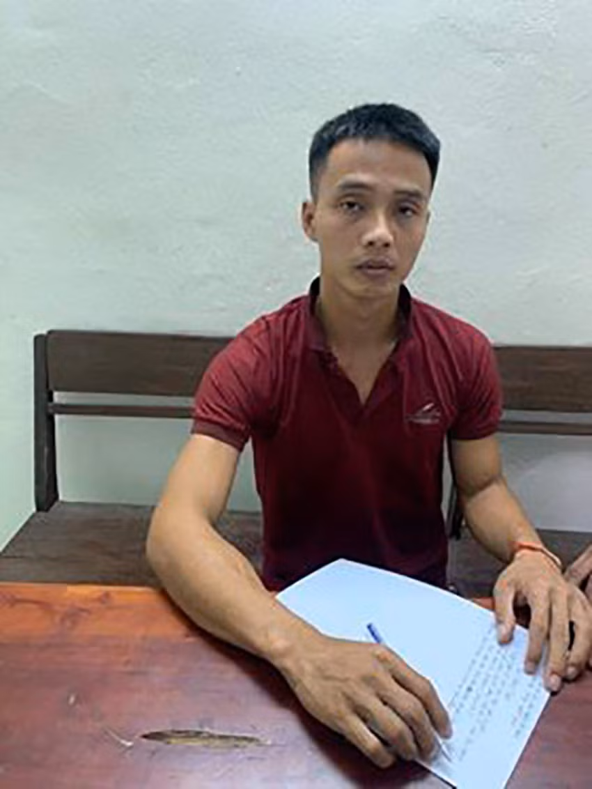 Sau lần vượt ngục đầu tiên bị bắt, Triệu Quân Sự lại nung nấu ý nghĩ tiếp tục bỏ trốn. Sau nhiều ngày âm thầm chuẩn bị, chiều 3/6/2020, khi đang phục vụ ở khu vực bếp ăn dành cho phạm nhân tại Trại giam quân sự khu vực miền Trung, Quân Khu 5 (đóng tại Quảng Ngãi), Sự trèo qua vọng gác, bám vào đường ống nước xuống đất trốn ra ngoài.