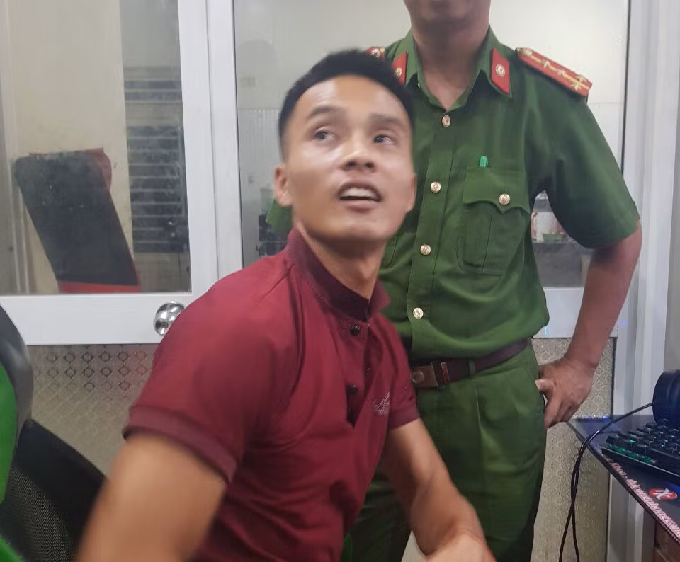 Ngày 8/11/2015, Triệu Quân Sự cùng một phạm nhân khác đang thi hành án tại Trại giam quân sự khu vực miền Trung, Quân khu 5, cưa song sắt cửa sổ của buồng giam rồi tẩu thoát. Đến chiều tối 15/12/2015, Cục Truy nã tội phạm, Bộ Công an đã bắt được Sự khi y đang chơi game tại một quán internet ở quận Nam Từ Liêm, thành phố Hà Nội.