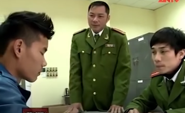 Ngay trong đêm, tổ công tác đã dẫn giải đối tượng thu hồi 2 chiếc ĐTDĐ ở tỉnh Thái Nguyên. Đến 7h30 ngày 2 Tết, hung thủ Bàn Phúc Trung gây án giết người, cướp tài sản tại thôn Huỳnh Cung, xã Tam Hiệp, huyện Thanh Trì đã được tổ công tác dẫn giải về Hà Nội.