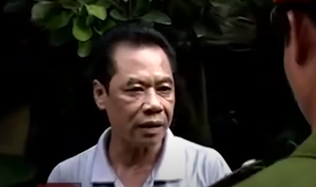 Sự việc được phát hiện vào chiều 2/2/2013 (tức 22 Tết Quý Tỵ). Khi đó, gia đình ông Hòa có vào ngôi nhà trên để quét dọn gian nhà thờ, chuẩn bị thắp hương cúng ông Công, ông Táo về chầu trời thì phát hiện thấy mùi thối bốc ra từ căn phòng thuê trọ của anh Nghị trong khi cửa vẫn đang khóa ngoài. Nghi có chuyện chẳng lành, gia đình ông Hòa đã gọi người trong thôn đến phá cửa vào bên trong, phát hiện anh Nghị đã chết trên giường, xác đang trong giai đoạn phân hủy.