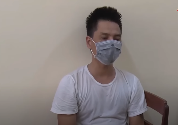 Theo đó, Nguyễn Thanh Tuấn là đối tượng nghiện ma túy, ngày 28/8/2021, Tuấn gặp ông S. làm nghề lái xe ôm tại khu vực cổng chợ Đồng Quang, thành phố Thái Nguyên. Do nợ nần nên đã nảy ý định cướp tài sản của ông S. vì thấy ông tuổi cao, xe máy còn mới và điện thoại có giá trị.