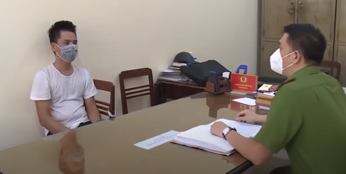 Qua nhiều biện pháp nghiệp vụ, cơ quan Công an nghi ngờ Nguyễn Thanh Tuấn - người đã có 3 tiền án về các tội Lừa đảo chiếm đoạt tài sản, Cướp giật tài sản và Trộm cắp tài sản - nên triệu tập để điều tra. Sau nhiều giờ đấu tranh, Tuấn đã khai nhận hành vi giết ông S. để cướp tài sản.